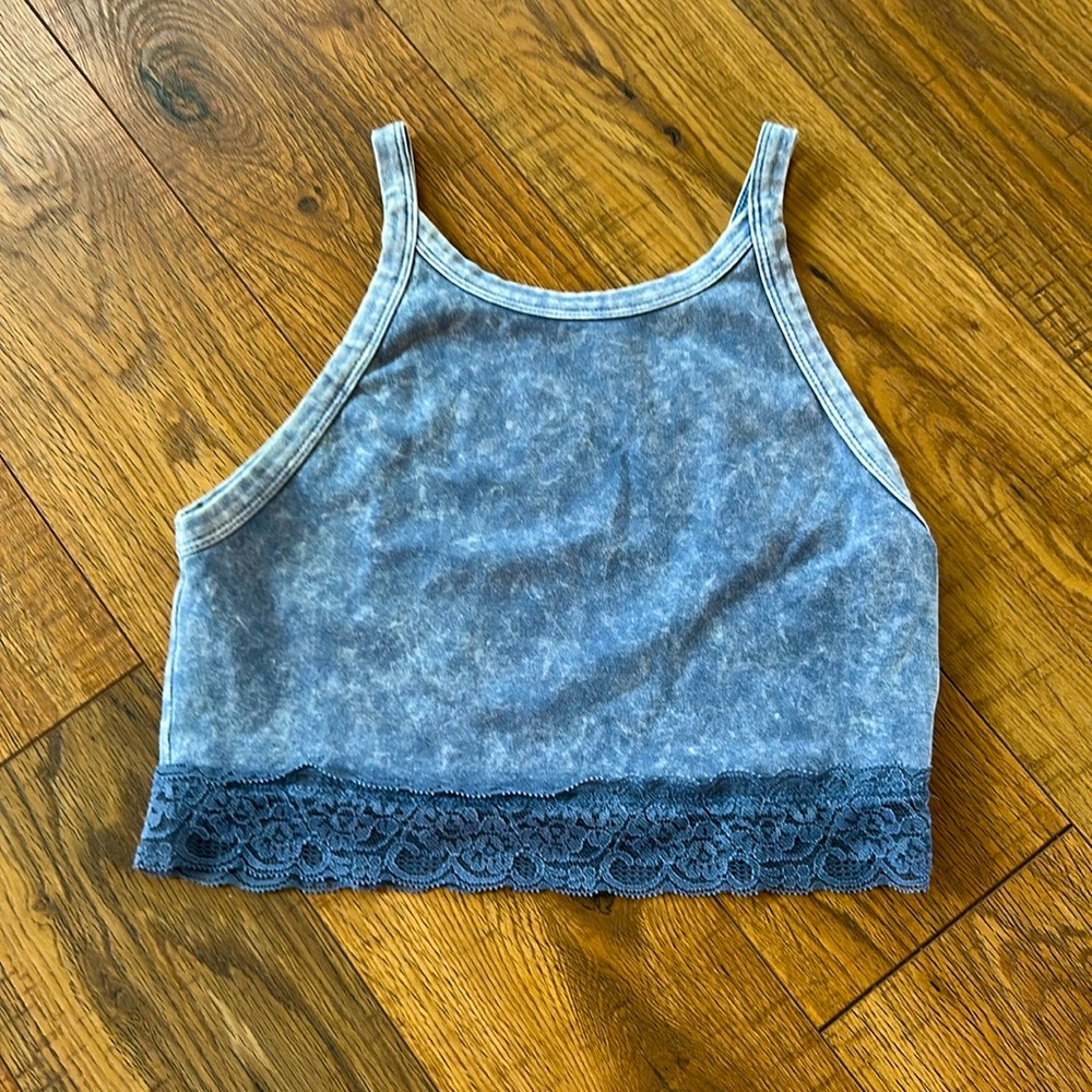 Colsie denim blue lace crop tank small